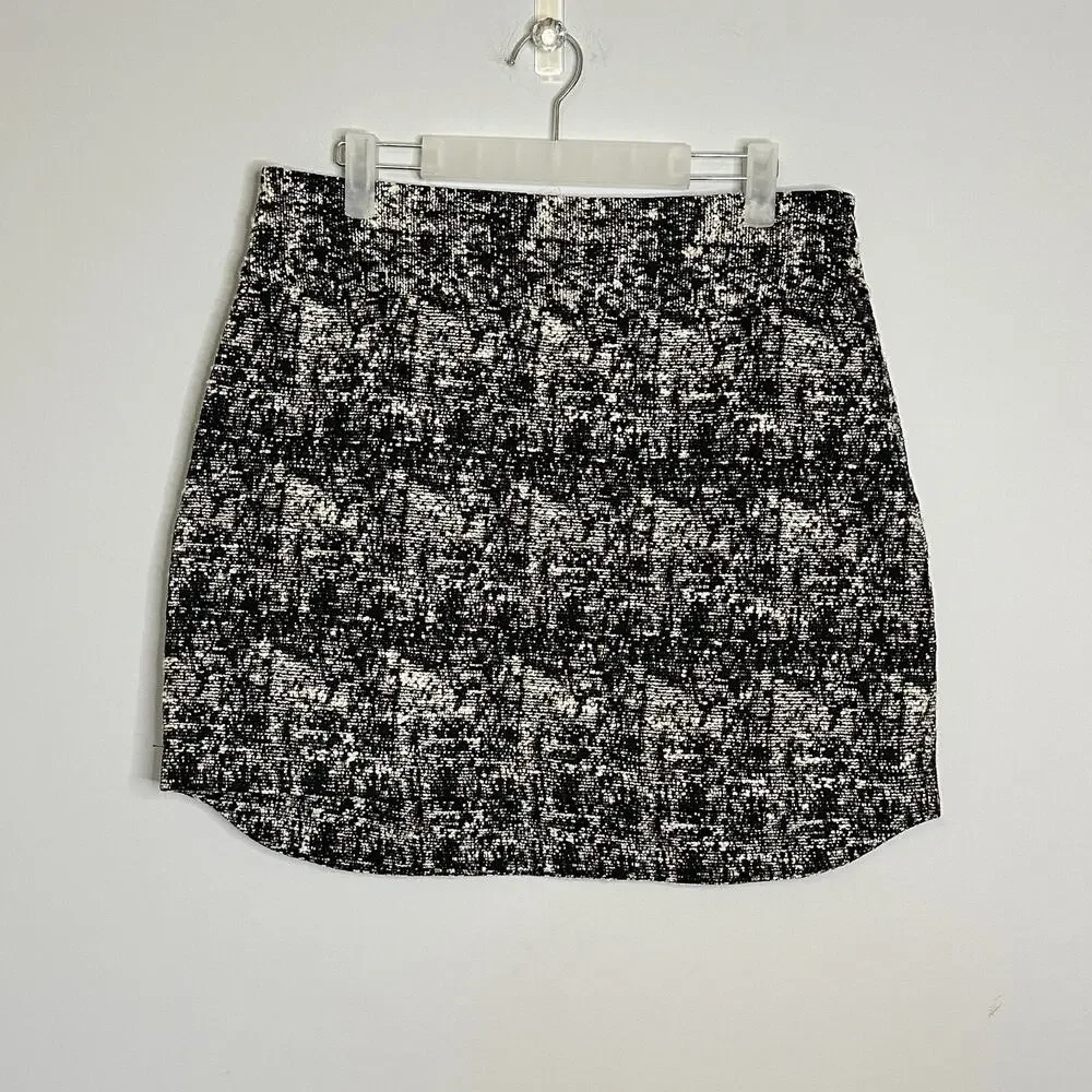 Banana Republic Tweed Mini Skirt Womens Size 12 Black White Curved Hem Lined